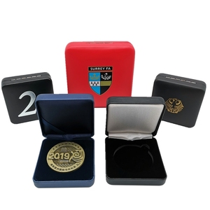 2025 boîte d'insigne en cuir de luxe moderne boîte à monnaie boîte de présentation de pièce commémorative personnalisation de Support à la main - Product Image 1