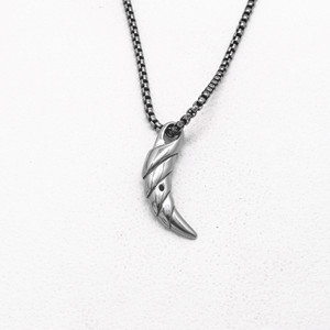 Yunnique – collier avec pendentif en acier inoxydable, bijoux à la mode unisexes, design en forme de lune pour hommes et femmes - Product Image 1