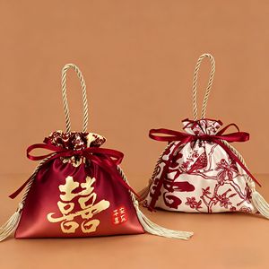 Sacs à bonbons de mariage Magpie 14x14 avec cordon de serrage, style chinois, sacs cadeaux pour faveurs - Product Image 1