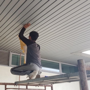 Trang Trí Nội Thất Kim Loại Thanh Dải Tuyến Tính Trần Nhôm Treo Giả Vách Ngăn Trần Thiết Kế <span class=keywords><strong>Pop</strong></span> Hội Trường Thả Trần - Product Image 5