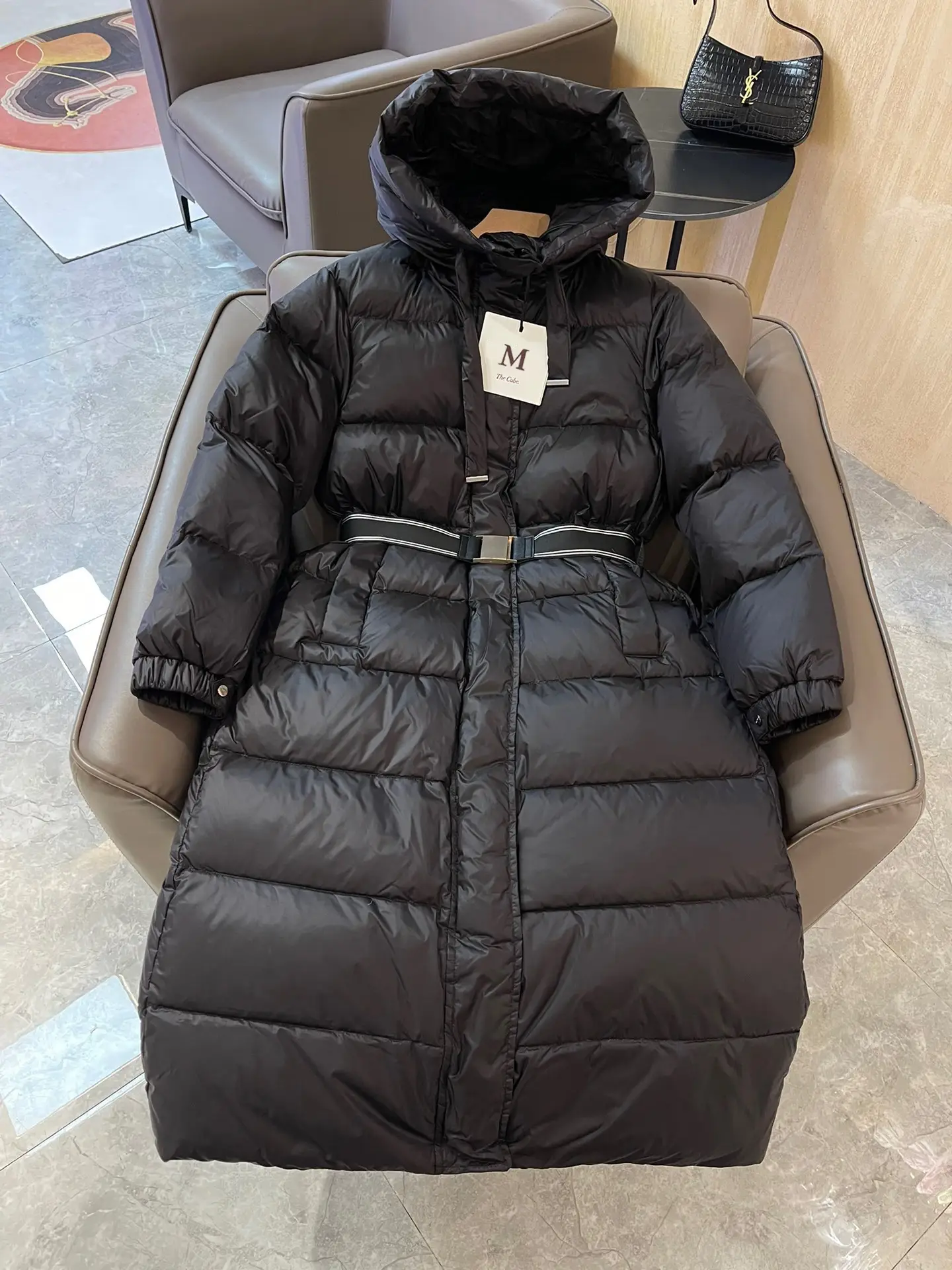 2024 New Popular High Quality ODM Gold Winter With Long Hooded Warm Belt Thick Winter Coat Ladies Down Jacket