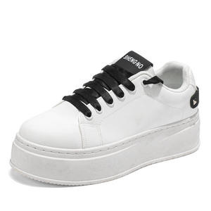 Chaussures de skate pour hommes, style chunky, respirantes, en mesh blanc, chaussures décontractées pour la marche en plein air, baskets tendance pour étudiants, chaussures de sport. - Product Image 6