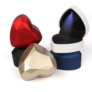 <span class=keywords><strong>Boîte</strong></span> cadeau de bijoux avec logo personnalisé <span class=keywords><strong>boîte</strong></span> de <span class=keywords><strong>mariage</strong></span> en forme de cœur <span class=keywords><strong>bague</strong></span> de la Saint-Valentin <span class=keywords><strong>boîte</strong></span> à bijoux pour proposition de <span class=keywords><strong>mariage</strong></span> - Product Image 1