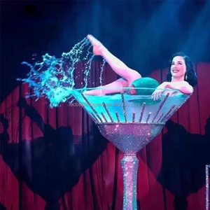 LiqVis Nuevo Diseño de Lujo, Accesorios de Escenario Personalizados, Copa de Martini de Plástico y Metal Dorado con Brillantina para Espectáculos de Danza y Agua - Product Image 2