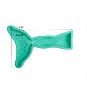 Moule en silicone en forme de queue de sirène pour le fondant, la décoration de gâteaux et le chocolat - Product Image 2