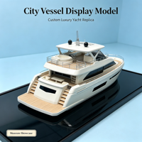 Maquette de yacht de luxe personnalisée avec coque blanche, pont texturé bois et support d'affichage miroir