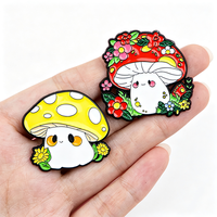 Ensemble de broches émaillées personnalisées en usine, motif champignon de forêt de dessin animé, champignon Kawaii lisant un livre, champignon en pot, badge métallique, broche, cadeau