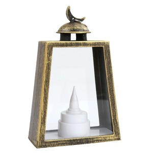 Nouvelle lanterne à vent trapézoïdale en plastique avec éclairage LED de style européen, porte-bougie pour la décoration de fêtes, bar rétro - Product Image 4