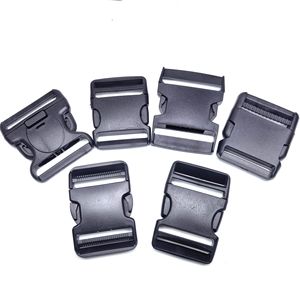 Hebilla de plástico negra de 2 pulgadas para correa de mochila, cierre ajustable, superficie lisa de color sólido - Product Image 1