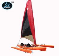 Trimaran à voile U-boat pour 2 personnes en HDPE avec propulsion à pédales, mât en carbone et trampoline, garantie de 2 ans, eaux océaniques