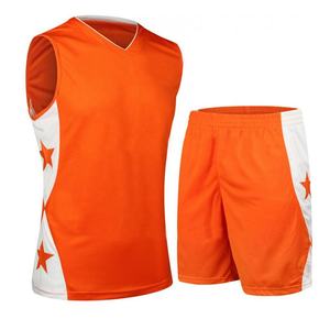 Camiseta y pantalones cortos de baloncesto para deportes de equipo para hombre con diseño de color personalizado e impresión por sublimación para uso en partidos y entrenamientos - Product Image 1