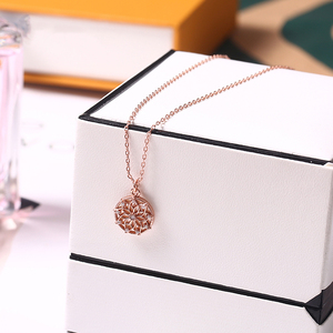 Collar de Mujer ALICE S925 de Plata de Ley con Circonita de Alta Joyería y Diseño de Flor Dorada - Product Image 3