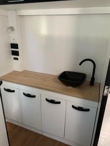 Caravane mobile XINYI de 20 pieds avec lits superposés triples à vendre, pour une famille de 4 personnes - Product Image 3
