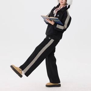 Ensemble de survêtement décontracté et confortable en coton épais à rayures pour homme, avec veste et pantalon large à jambes larges, idéal pour le sport et les loisirs. - Product Image 2