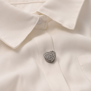 Gemelos de camisa para mujer con forma de corazón, con pedrería completa, decorativos, cubrebotones de cristal con clip - Product Image 3