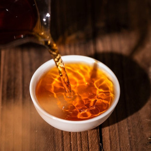 Suministro <span class=keywords><strong>de</strong></span> fábrica Miles <span class=keywords><strong>de</strong></span> años Árbol antiguo Shen Puer Tea Cake Ba Da Mountain 2004 Año Yunnan Qi Zi Bing - Product Image 5