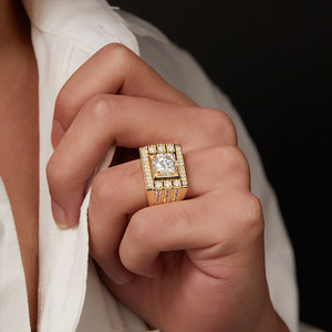 Anillo de Lujo con Moissanita para Hombre Chapado en Oro de 18k Plata 925 y Platino Joyería Fina de Boda con Diseño Geométrico Cuadrado - Product Image 4