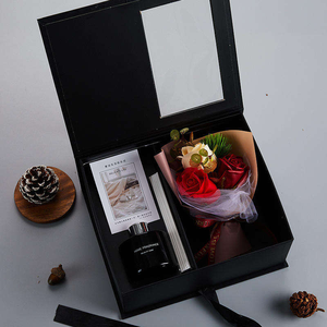 Boîte cadeau rigide avec bouquet de fleurs et flacon de parfum, papier artistique rectangulaire, impression UV haut de gamme, doublure en satin, ruban accessoire - Product Image 4