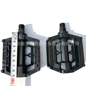 Pedales de Bicicleta de Montaña de Plástico Negros Antideslizantes con Eje de Acero para Bicicletas de Montaña - Product Image 2