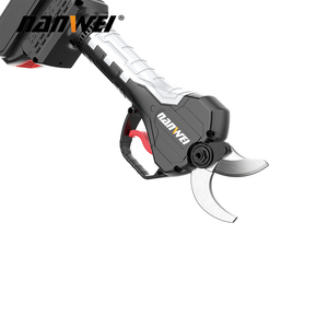 NANWEI <span class=keywords><strong>Ciseaux</strong></span> électriques portables à lames SK5 40MM avec batterie lithium 4.0Ah Sécateur d'arbres à usage intensif - Product Image 2