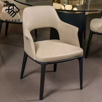 Chaise de salle à manger empilable en cuir de luxe moderne avec accoudoirs pour la maison, le bureau, l'école, la salle de sport, l'étude, le maquillage, l'entrepôt et l'hôtel