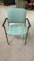 Chaise empilable à accoudoirs en plastique PP pour salle à manger, hôtel, réunion