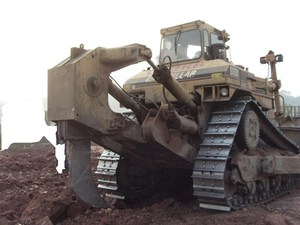 Grande bouteuruse sur chenilles D10N d'occasion, capacité de bouteurage de 4m, haute efficacité opérationnelle, vente à prix réduit - Product Image 3
