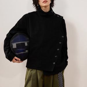 เสื้อแจ็คเก็ตฟันดาบผู้ชายผ้าทวิลคอตตอน 100% สำหรับฤดูใบไม้ผลิ ดีไซน์กระดุมแบบไม่สมมาตร เสื้อโค้ทสั้นสำหรับฟันดาบผู้ชาย ขายส่ง - Product Image 4