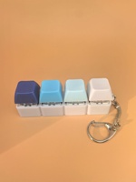 Jouet anti-stress en plastique, couleur unie, macaron, clavier linéaire à quatre touches, porte-clés carré, petit pendentif