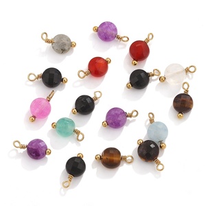 Breloque en pierres précieuses facettées en forme de disque |   Pendentifs en perles de pierre naturelle avec attache en acier inoxydable plaqué or PVD |   Turquoise, quartz rose, malachite - Product Image 1