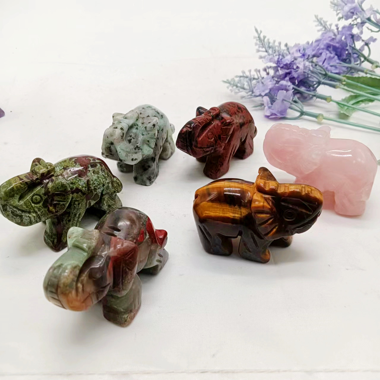 Éléphants de sculpture en cristal