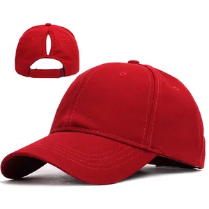 Logotipo personalizado en blanco algodón deportes rojo niñas desordenado moño Cola de Caballo gorro sombrero para las mujeres