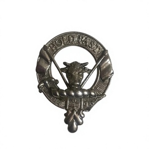 Este es un escudo del clan MacLeod, típicamente hecho de estaño. - Product Image 1