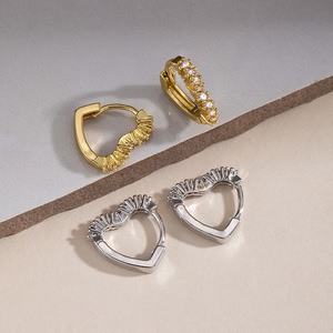 Pendientes de Aro con Zirconia en Forma de Corazón, Color Dorado, Aleación de Zinc, Engaste de Garra, Joyería de Regalo - Product Image 3