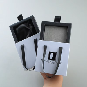 Boîte à bijoux portable écologique en carton avec poignée, doublure en mousse et satin pour colliers, bracelets et boucles d'oreilles - Product Image 4