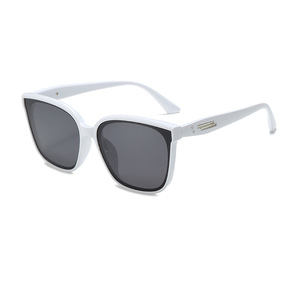 Gafas de Sol Rectangulares con Montura Completa UV400, Protección Solar Unisex para Adultos, Moda 2025 - Product Image 4