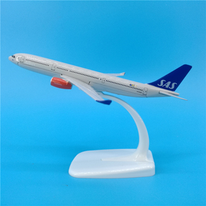 Modelo de Avión de Aleación de Zinc Duradero y Moderno de 16 cm de Scandinavian Airlines SAS <span class=keywords><strong>A330</strong></span>, Escala <span class=keywords><strong>1</strong></span>:<span class=keywords><strong>400</strong></span> - Product Image 1