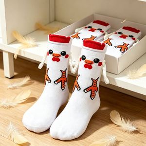 <span class=keywords><strong>Calcetines</strong></span> de tubo con diseño de pareja de gallinas divertidas y magnéticas, de dibujos animados, con asa, en stock. - Product Image 3