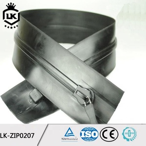 Lanke Biểu Tượng Tùy Chỉnh Có Thể Đặt Vào Nước Màu Đen <span class=keywords><strong>Zip</strong></span> Airproof Dây Kéo Băng Cuộn 100% Dây Kéo Không Thấm Nước Cho Lặn Phù Hợp Với - Product Image 5