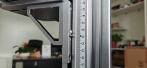 Máquina de Grabado Láser de Fibra para Metal y Tarjetas - Alta Precisión, Compatible con DXF/PLT/BMP/AI/DWG/DST, 2 Años de Garantía, Refrigeración por Aire - Product Image 5