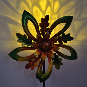 Molino <span class=keywords><strong>de</strong></span> viento giratorio <span class=keywords><strong>de</strong></span> doble cara con energía <span class=keywords><strong>solar</strong></span> para exteriores con luces LED, decoración colorida <span class=keywords><strong>de</strong></span> jardín <span class=keywords><strong>de</strong></span> metal para patio y patio - Product Image 1