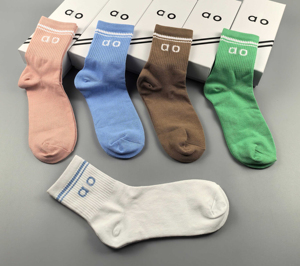Chaussettes de yoga en coton de la marque AO, version correction, mi-mollet à mollet haut, chaussettes de sport toutes saisons, fitness, course à pied, basketball, décontractées - Product Image 1