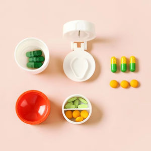 Boîte de rangement multifonctionnelle pour pilules, broyeur de médicaments portable à 4 couches, coupe-comprimés en poudre - Product Image 4