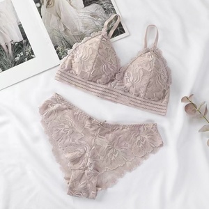 Conjunto de Lencería Femenina con Tirantes Ajustables Franceses, Hebilla Trasera, Encaje Bordado, Top Tubo y Braguitas - Product Image 4