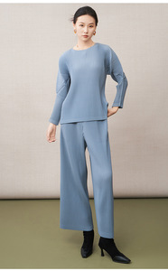 Ensemble plissé élégant deux pièces pour femme, style Issey Miyake, noir uni, décontracté, haut de gamme, en solde - Product Image 5