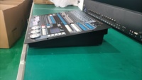 Console de contrôle d'éclairage de jeu DJS Kingkong 1024 canaux DMX512 en métal noir avec fonctions de réglage pour machine à fumée 30x60x7cm