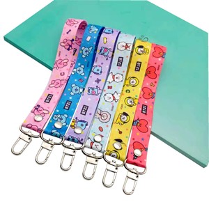 Aangepaste K-pop polyester ketting korte waterfleshouderkoord korte mobiele telefoon handriem sleutelhangerkoord Kpop polsbandjes - Product Image 2