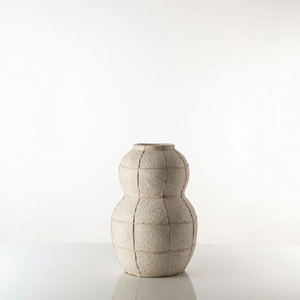 Jarrón de Terracota de Alta Calidad con un Sofisticado Patrón de Rejilla, Pieza Decorativa para el Hogar, Disponible a un Precio Accesible - Product Image 6