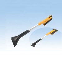 Brosse à neige avec grattoir à glace