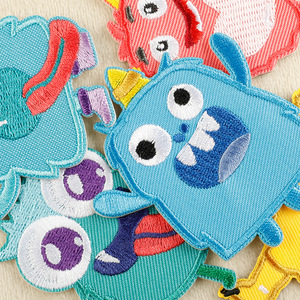 Patchs mignons de monstres de dessin animé brodés colorés en tissu sergé de haute qualité, autocollants pour vêtements et pantalons d'enfants - Product Image 2